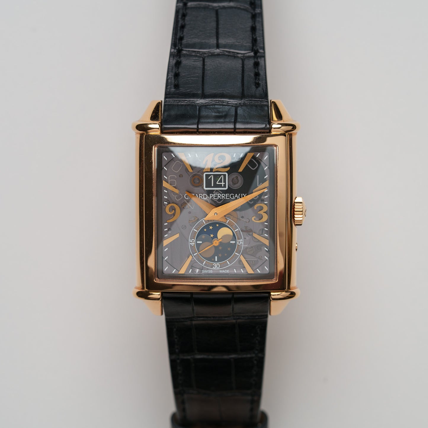 Girard-Perregaux Vintage 1945 XXL Large Date & Moon Phase